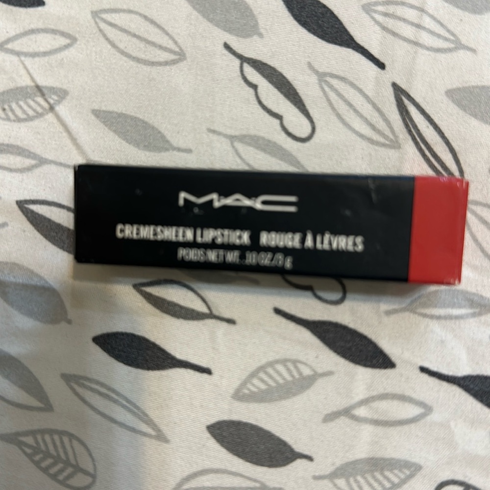 MAC lipstick in 206 crosswires